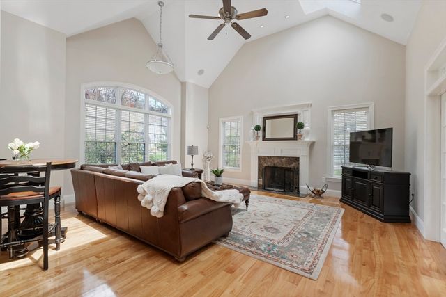21 Stable Way, Medway, MA 02053