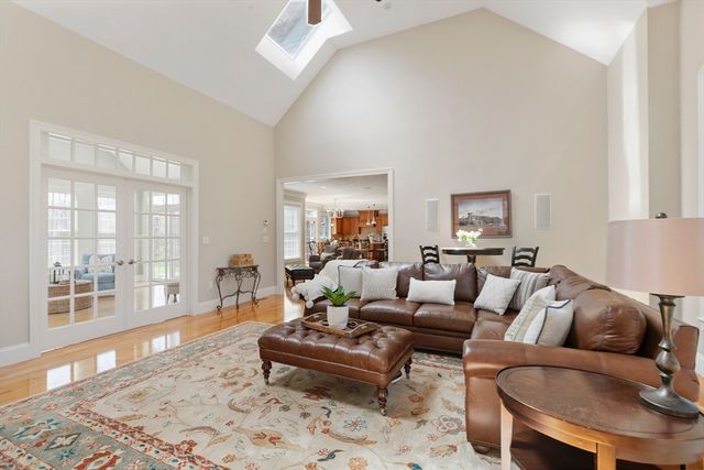 21 Stable Way, Medway, MA 02053