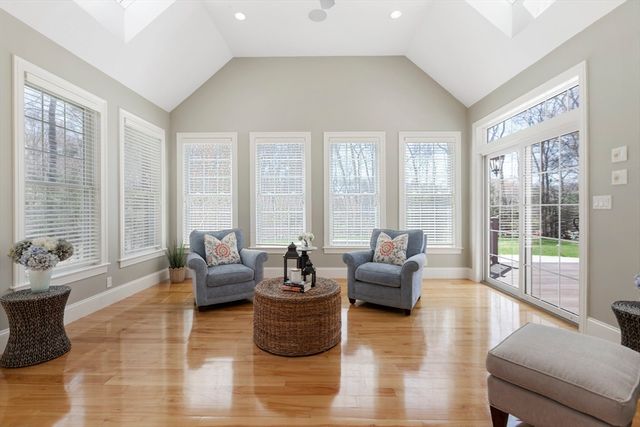 21 Stable Way, Medway, MA 02053