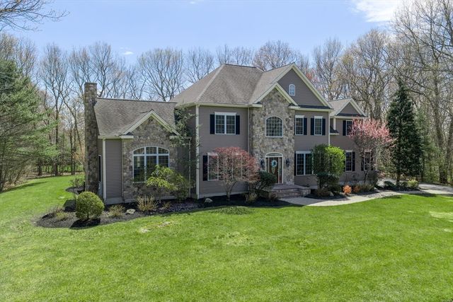 21 Stable Way, Medway, MA 02053