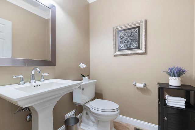 21 Stable Way, Medway, MA 02053