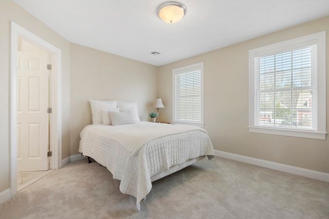 21 Stable Way, Medway, MA 02053