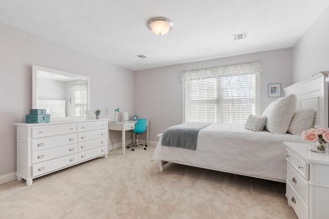21 Stable Way, Medway, MA 02053