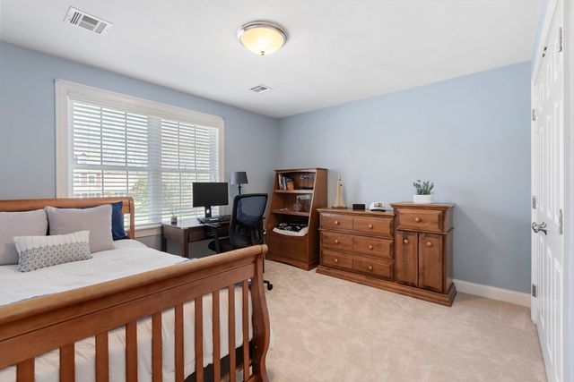 21 Stable Way, Medway, MA 02053