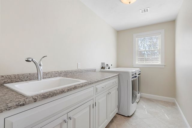 21 Stable Way, Medway, MA 02053
