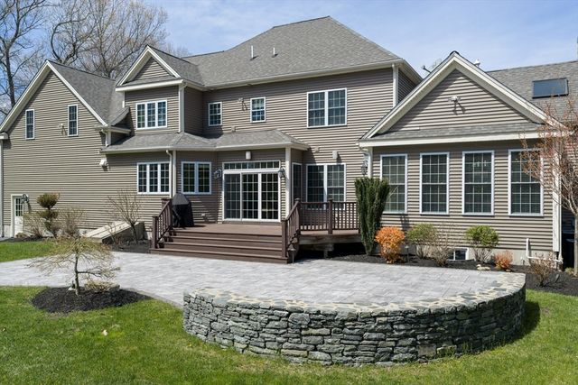 21 Stable Way, Medway, MA 02053