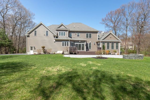 21 Stable Way, Medway, MA 02053