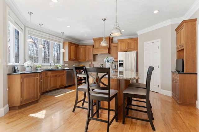 21 Stable Way, Medway, MA 02053