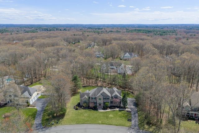 21 Stable Way, Medway, MA 02053