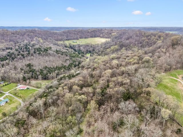 18 York Ln, Elmwood, TN 38560