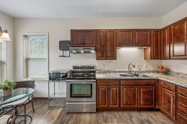 18 York Ln, Elmwood, TN 38560