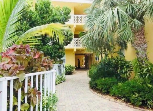 815 Middle River Drive 304, Fort Lauderdale, FL 33304