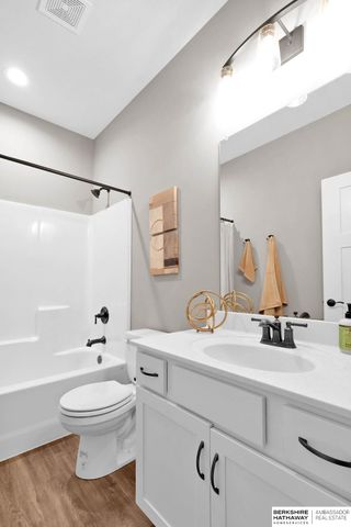 10522 S 113th Street, Papillion, NE 68046