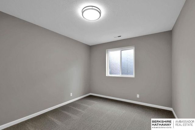 10522 S 113th Street, Papillion, NE 68046