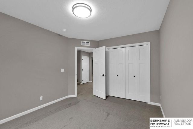 10522 S 113th Street, Papillion, NE 68046
