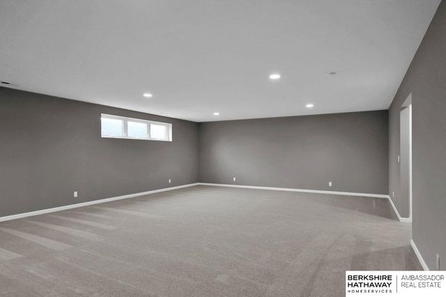 10522 S 113th Street, Papillion, NE 68046