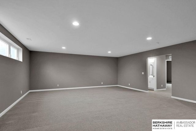 10522 S 113th Street, Papillion, NE 68046