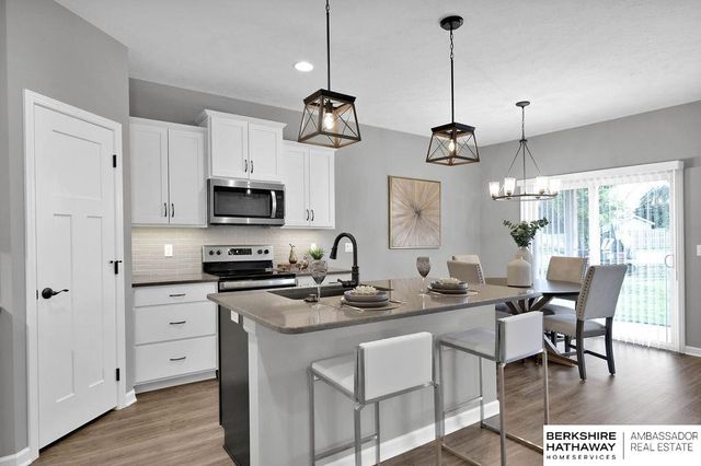 10522 S 113th Street, Papillion, NE 68046
