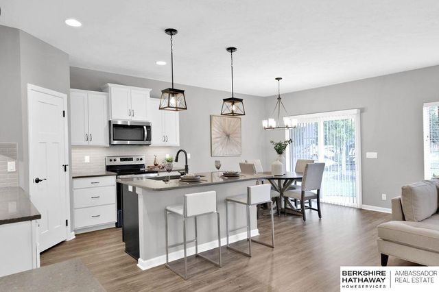 10522 S 113th Street, Papillion, NE 68046