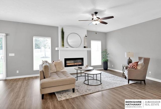 10522 S 113th Street, Papillion, NE 68046