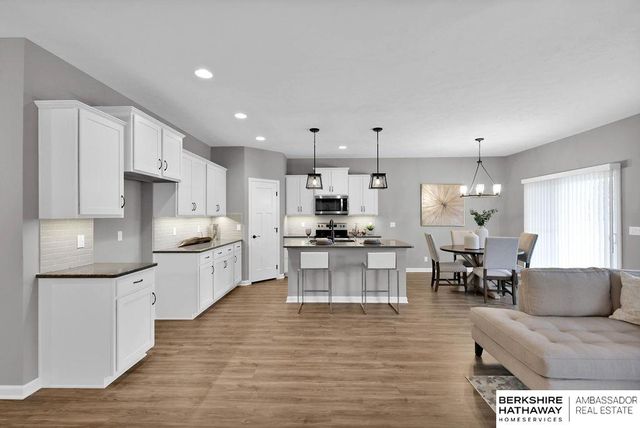 10522 S 113th Street, Papillion, NE 68046