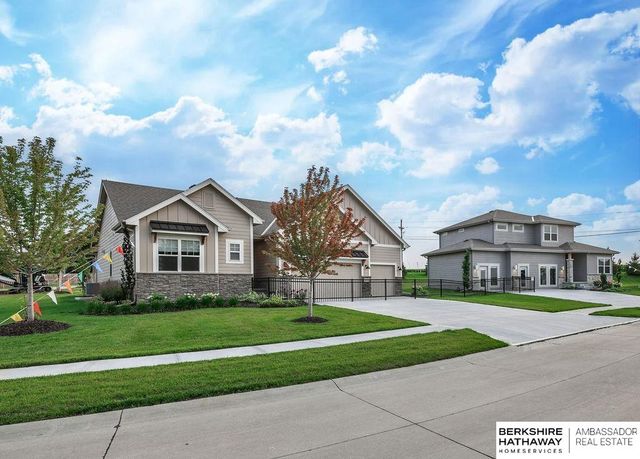 10522 S 113th Street, Papillion, NE 68046