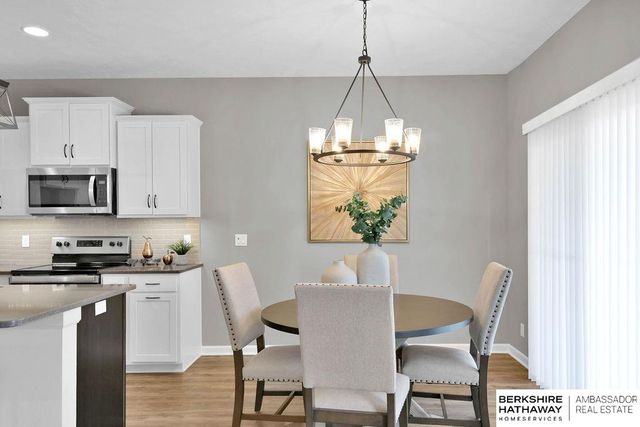 10522 S 113th Street, Papillion, NE 68046