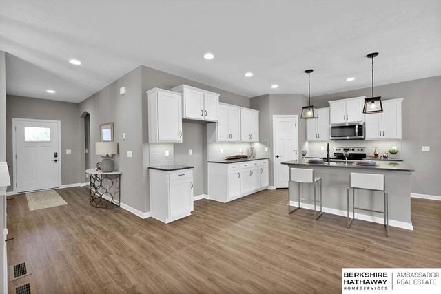 10522 S 113th Street, Papillion, NE 68046