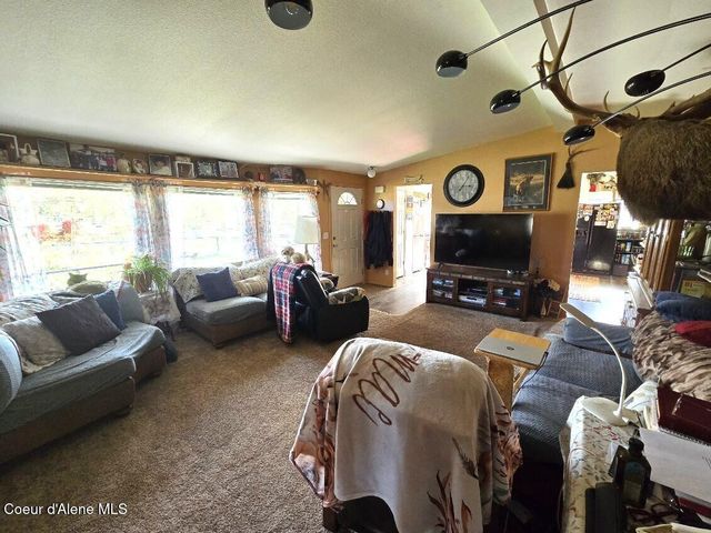 871 Foothill Dr, Athol, ID 83801