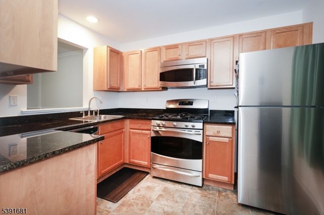 125 Adamecs Way 26, South Amboy City, NJ 08879