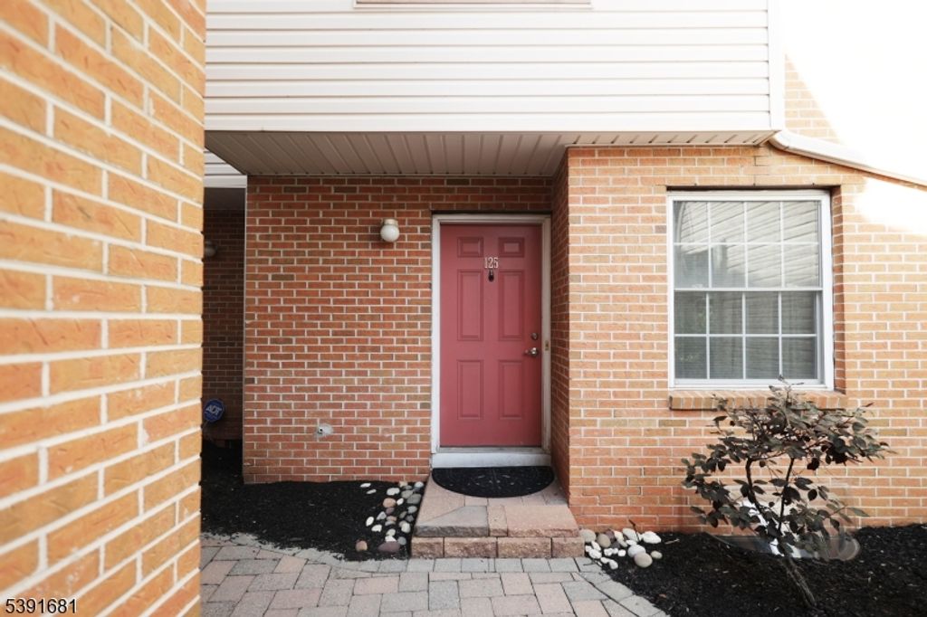 125 Adamecs Way 26, South Amboy City, NJ 08879 — exterior