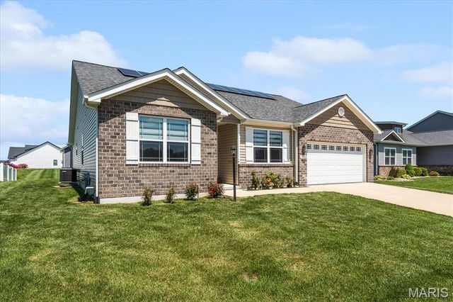 7053 Richmond Drive, Glen Carbon, IL 62034