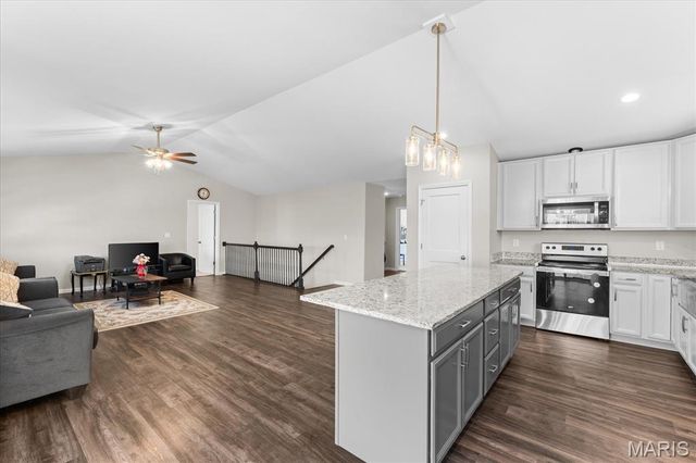 7053 Richmond Drive, Glen Carbon, IL 62034