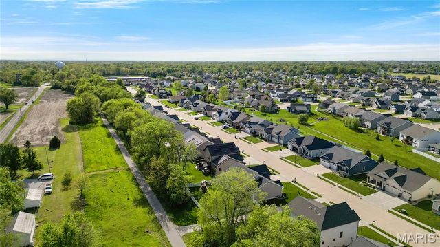 7053 Richmond Drive, Glen Carbon, IL 62034