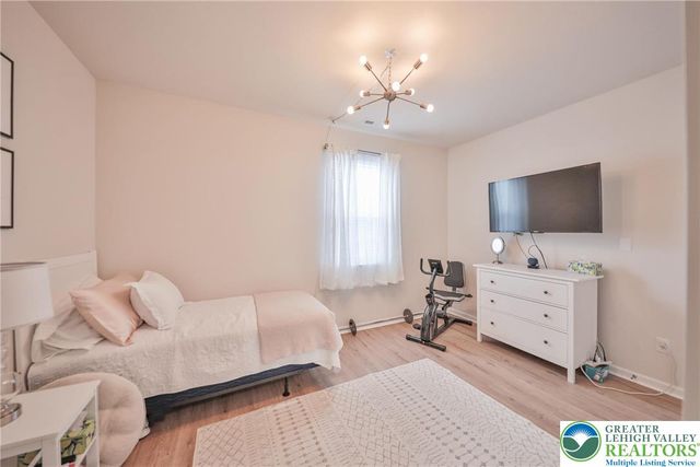 8005 August Avenue, Lower Macungie Twp, PA 18031