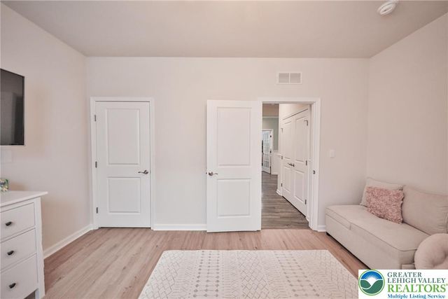 8005 August Avenue, Lower Macungie Twp, PA 18031