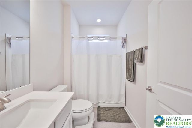 8005 August Avenue, Lower Macungie Twp, PA 18031