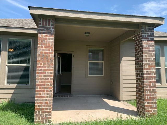 940 Lake Grove Drive, Little Elm, TX 75068
