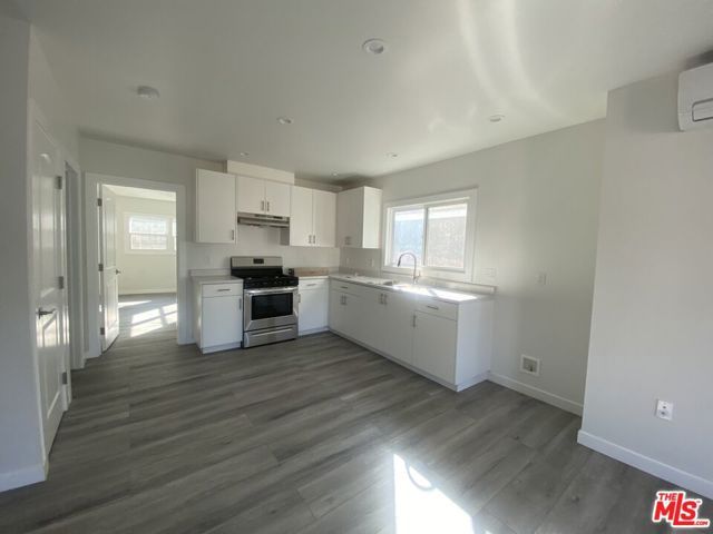 142 Douglas, Los Angeles, CA 90026