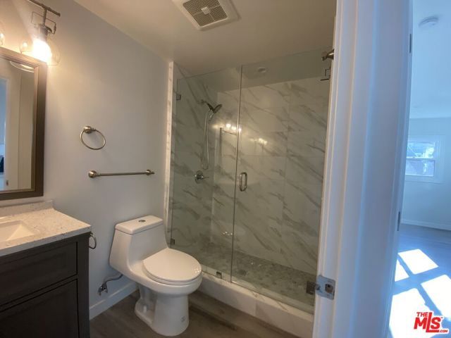 142 Douglas, Los Angeles, CA 90026