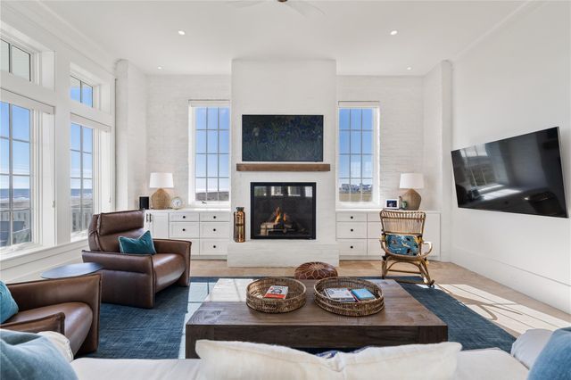 2409 E Seaside Drive, Galveston, TX 77550