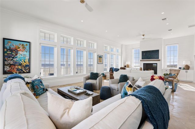 2409 E Seaside Drive, Galveston, TX 77550