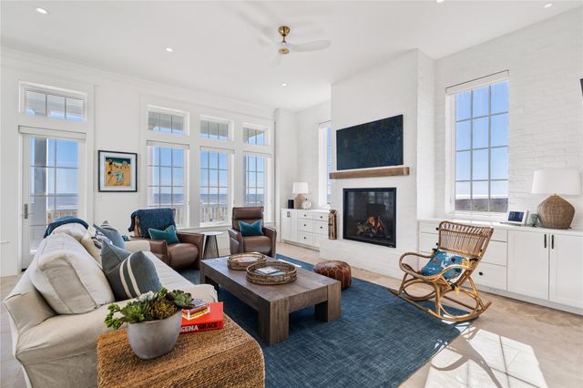 2409 E Seaside Drive, Galveston, TX 77550