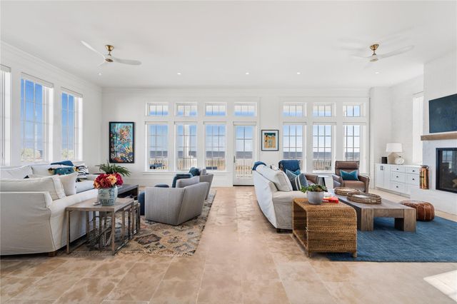 2409 E Seaside Drive, Galveston, TX 77550