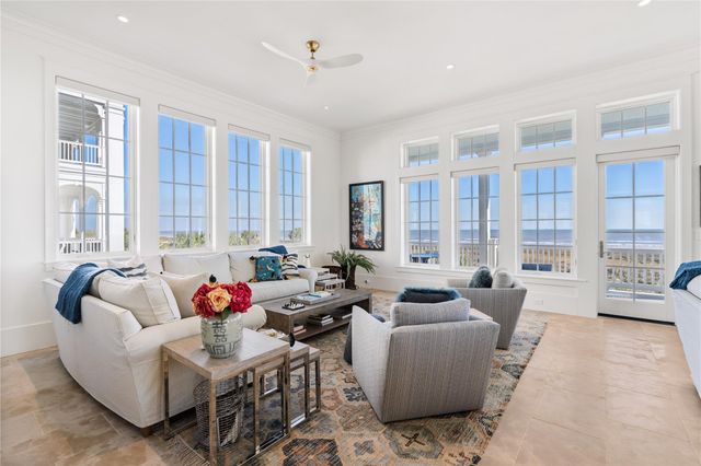 2409 E Seaside Drive, Galveston, TX 77550