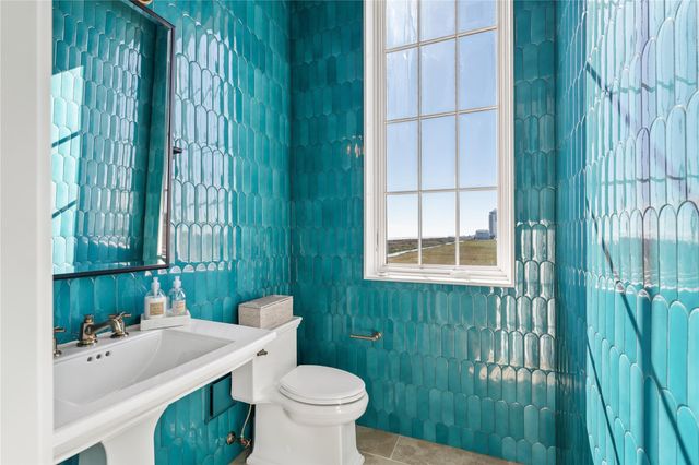 2409 E Seaside Drive, Galveston, TX 77550