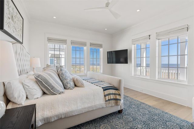 2409 E Seaside Drive, Galveston, TX 77550