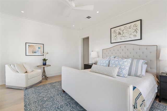 2409 E Seaside Drive, Galveston, TX 77550