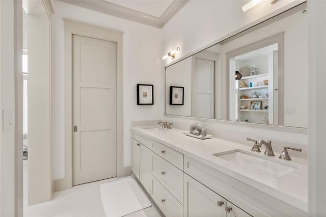 2409 E Seaside Drive, Galveston, TX 77550