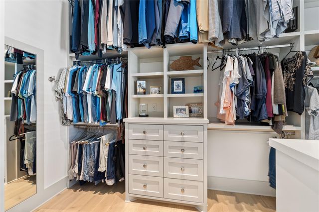 2409 E Seaside Drive, Galveston, TX 77550